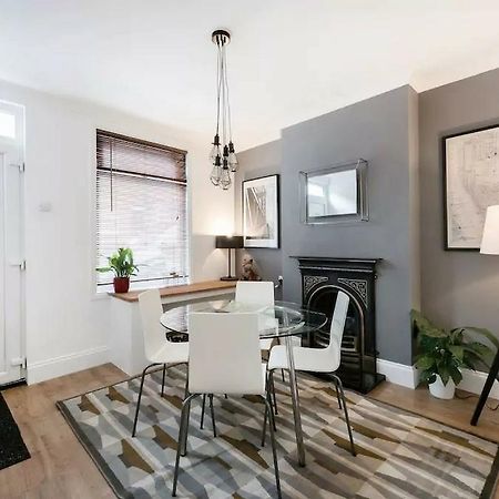 Cambridge House - Modern 2 Bedroom House, Close To Luton Airport & Town Centre エクステリア 写真