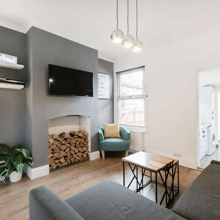 Cambridge House - Modern 2 Bedroom House, Close To Luton Airport & Town Centre エクステリア 写真