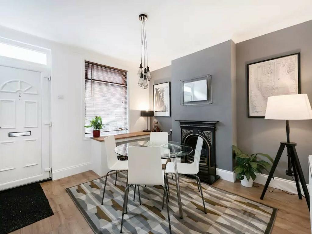 Cambridge House - Modern 2 Bedroom House, Close To Luton Airport & Town Centre エクステリア 写真