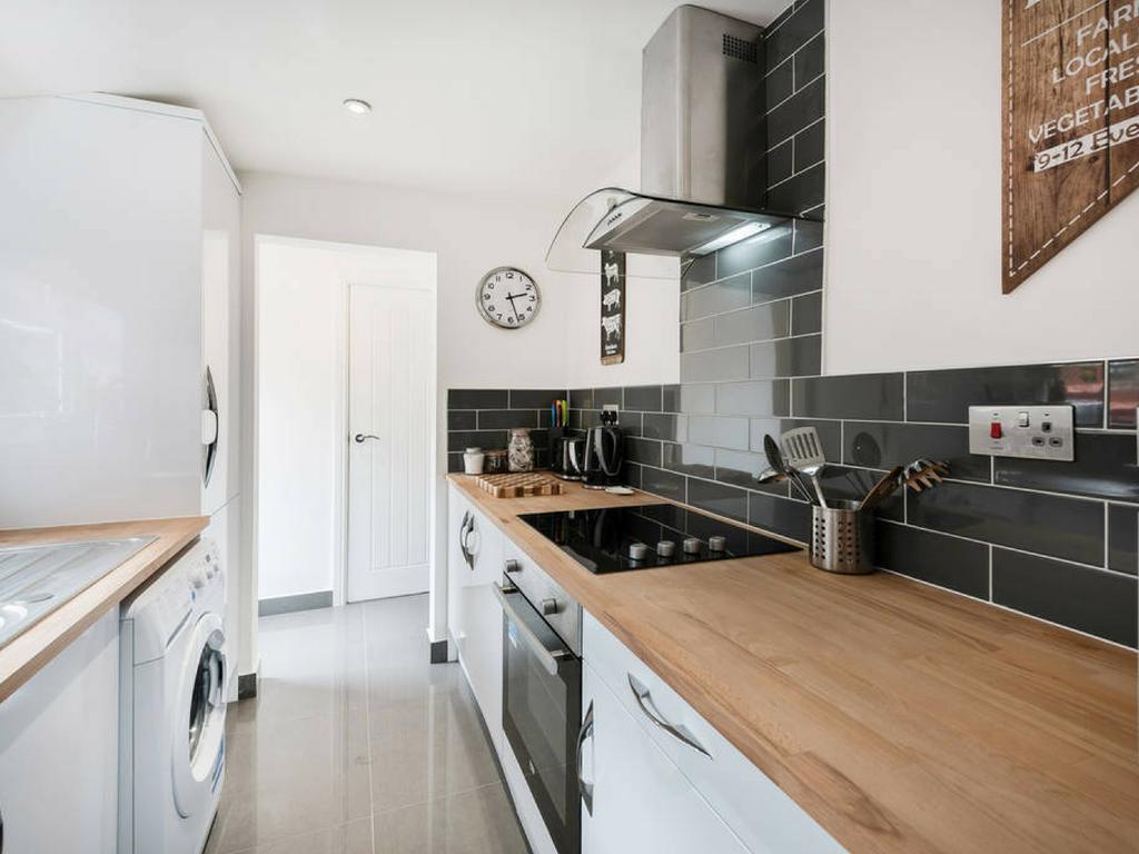 Cambridge House - Modern 2 Bedroom House, Close To Luton Airport & Town Centre エクステリア 写真