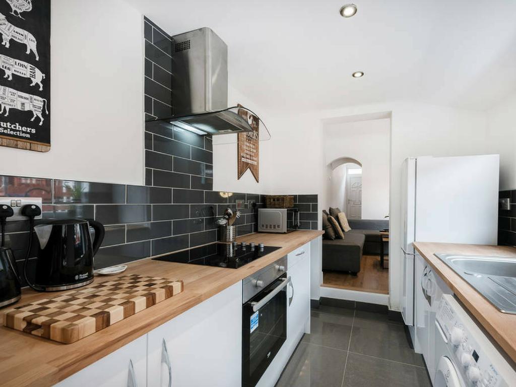 Cambridge House - Modern 2 Bedroom House, Close To Luton Airport & Town Centre エクステリア 写真