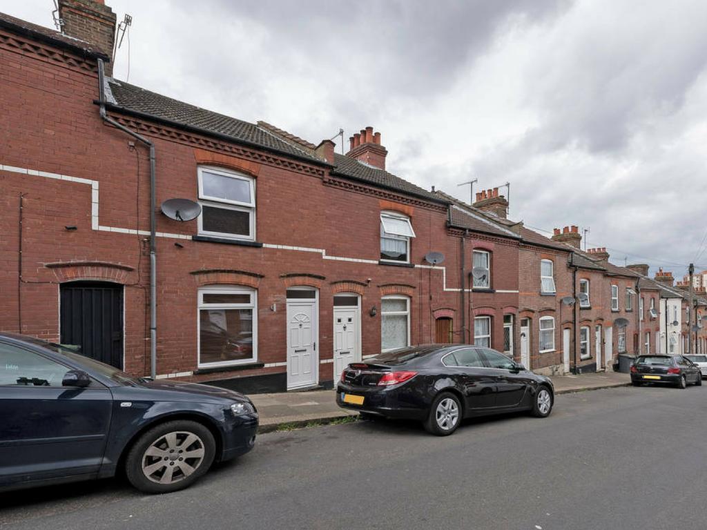 Cambridge House - Modern 2 Bedroom House, Close To Luton Airport & Town Centre エクステリア 写真