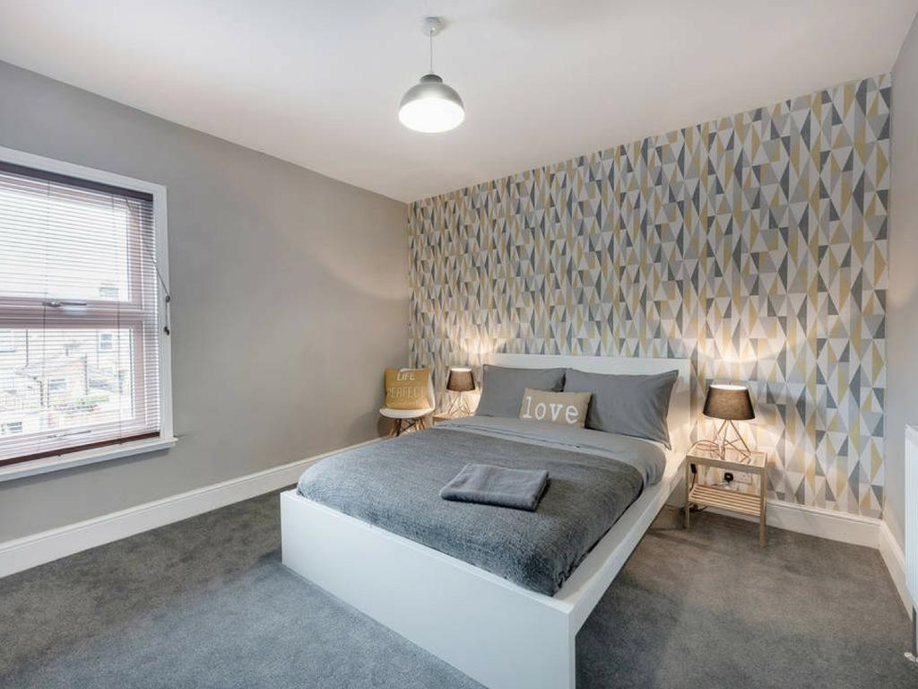 Cambridge House - Modern 2 Bedroom House, Close To Luton Airport & Town Centre エクステリア 写真