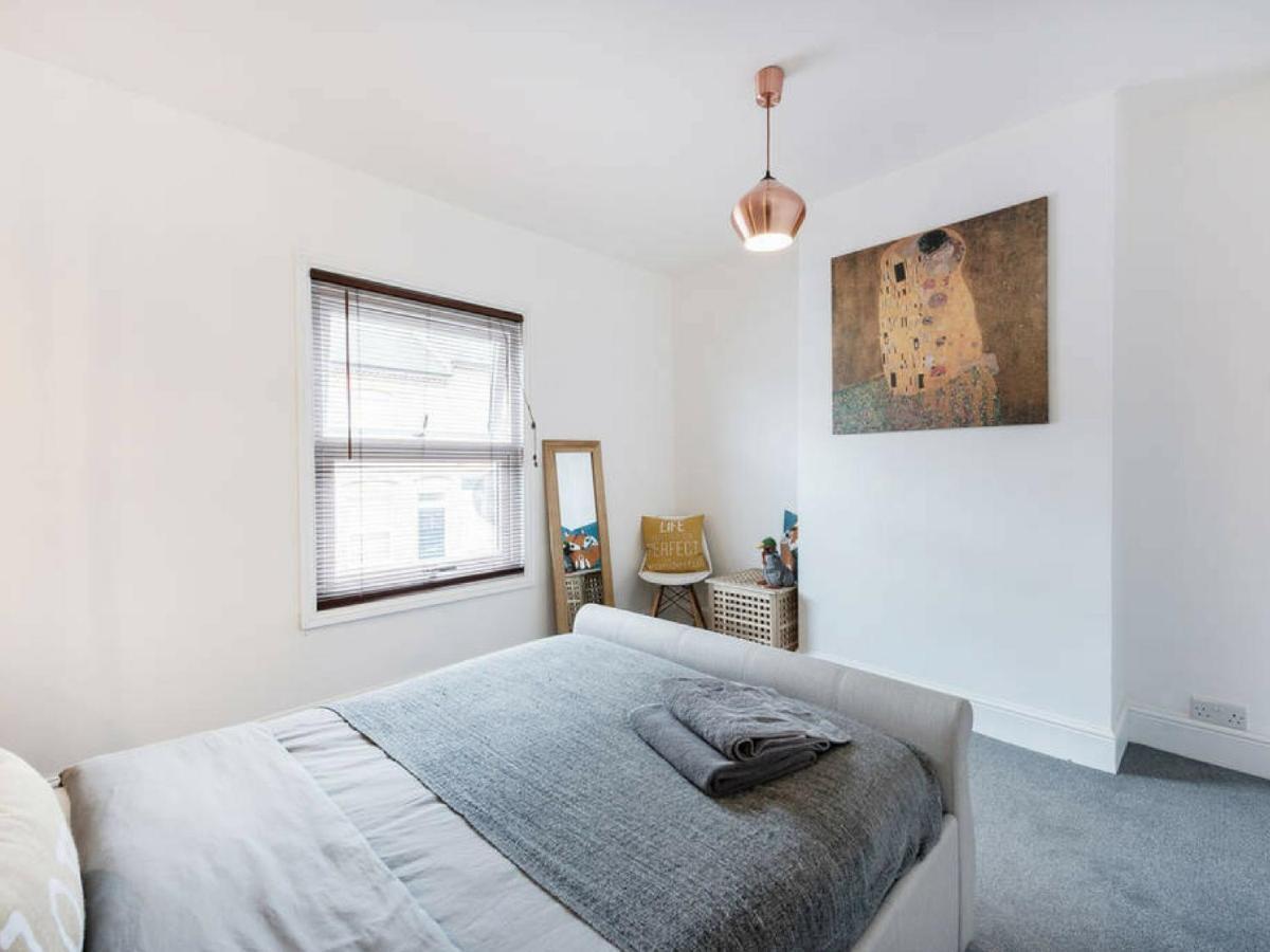Cambridge House - Modern 2 Bedroom House, Close To Luton Airport & Town Centre エクステリア 写真